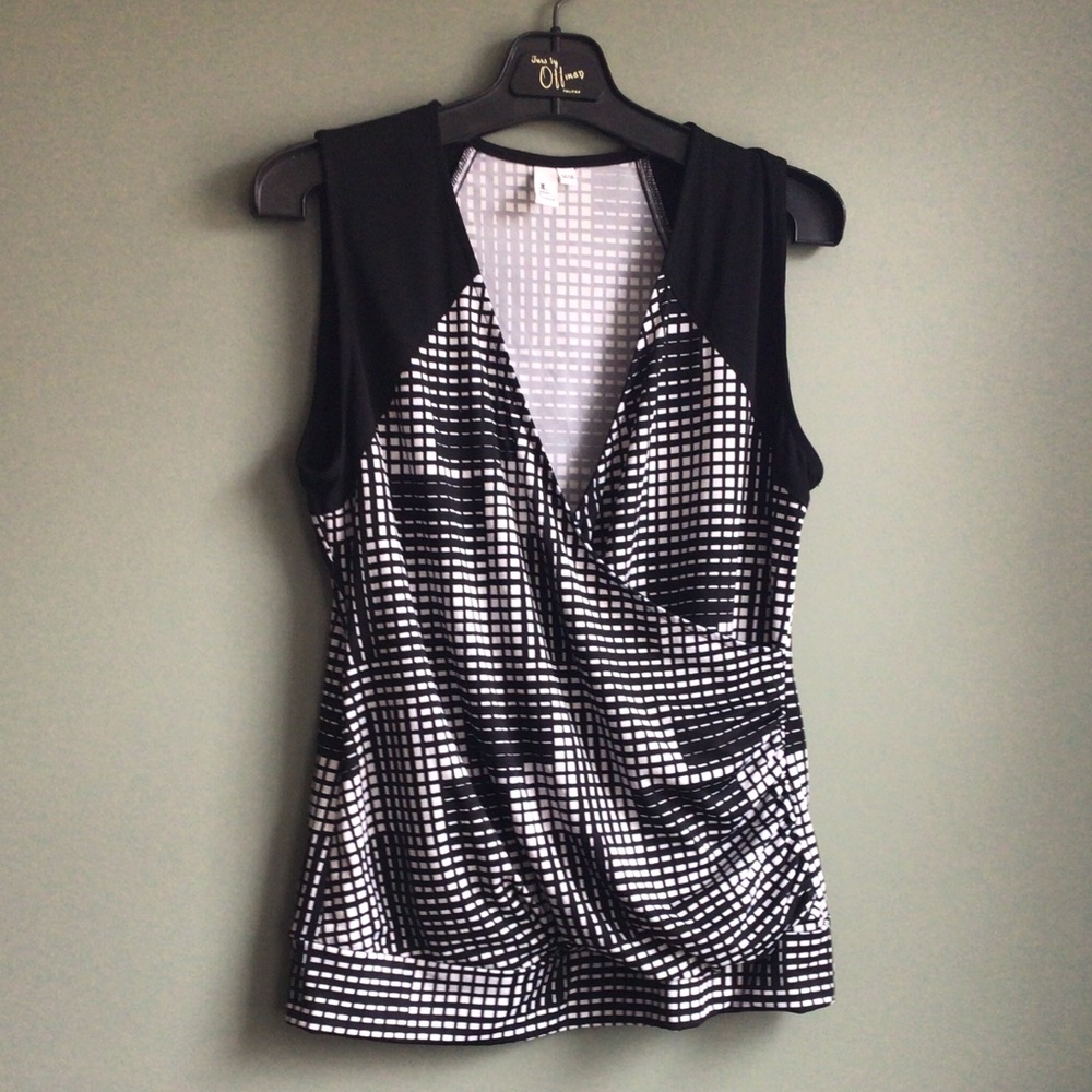 Sleeveless wrap style top with side rouching , black & white Sz medium